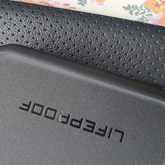 iPhone 11 Pro Max Life proof case - Picture 3 of 5